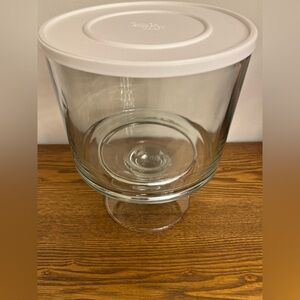 The Pampered Chef Glass Trifle Bowl #2832 with Pedestal Stand and White Lid